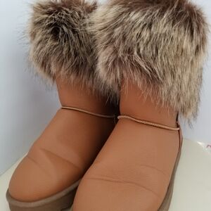 Women's Cozy Faux Fur Winter Boots - Tan
